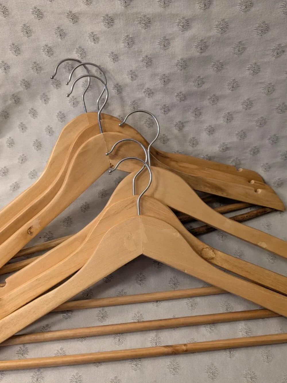 6 Heavy Duty Woody Hangers
